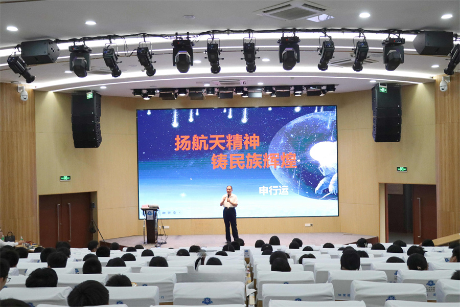 讲座精彩瞬间 (1).jpg
