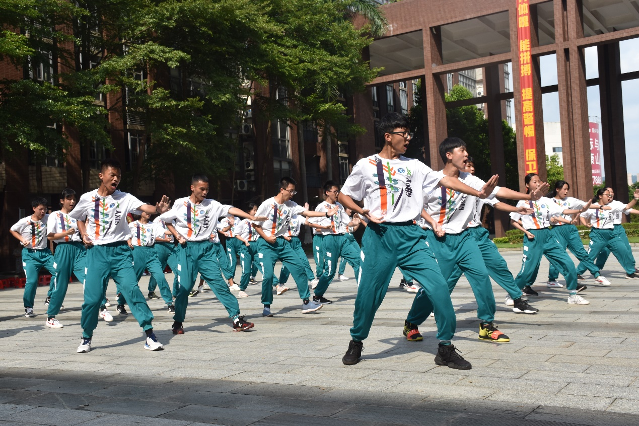 擒敌拳表演气势如虹