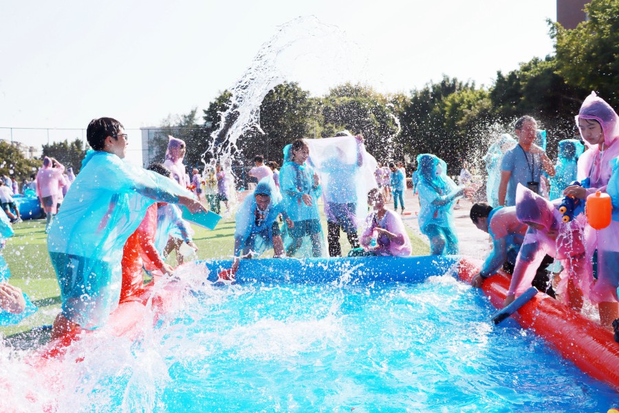 师生互相泼水祝福 (6)_副本.jpg